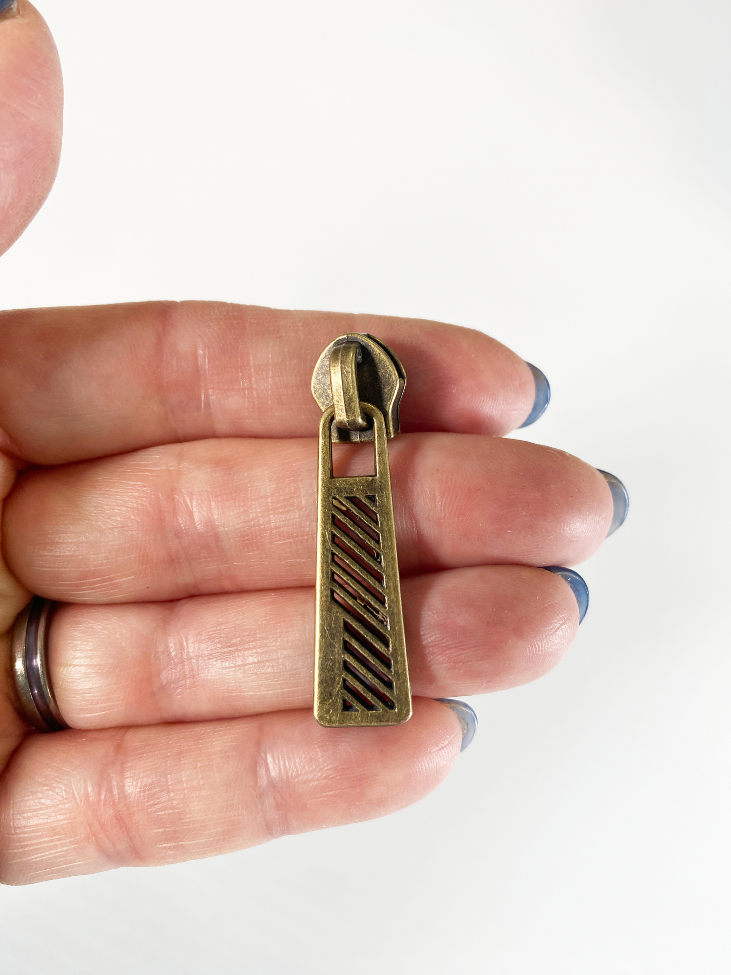 #5 coil zipper pull - Striped Flat Pull