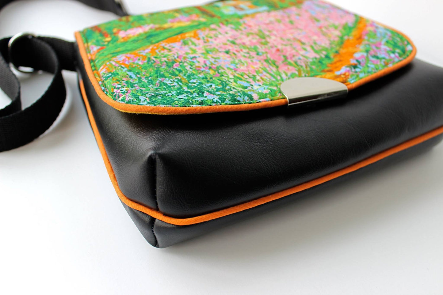 FREE The Lilac Mini Messenger - PDF Sewing Pattern
