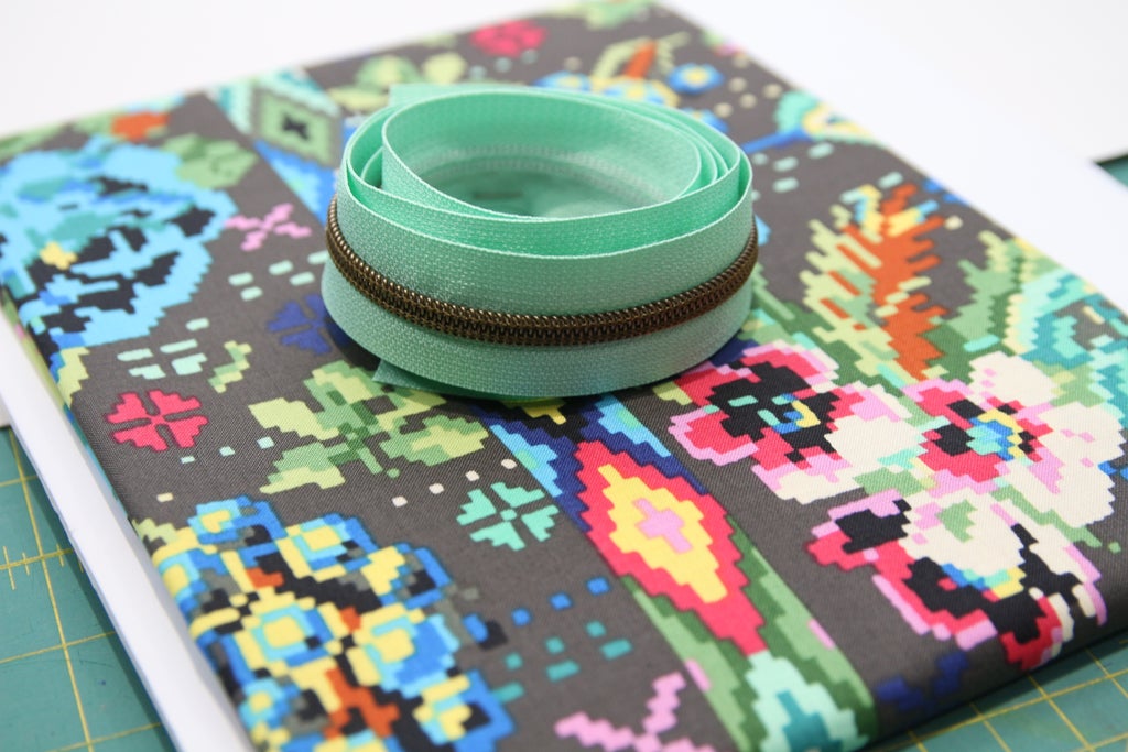 ANTIQUE BRASS COIL - MINT - #5 Metallic Nylon Coil Zipper tape