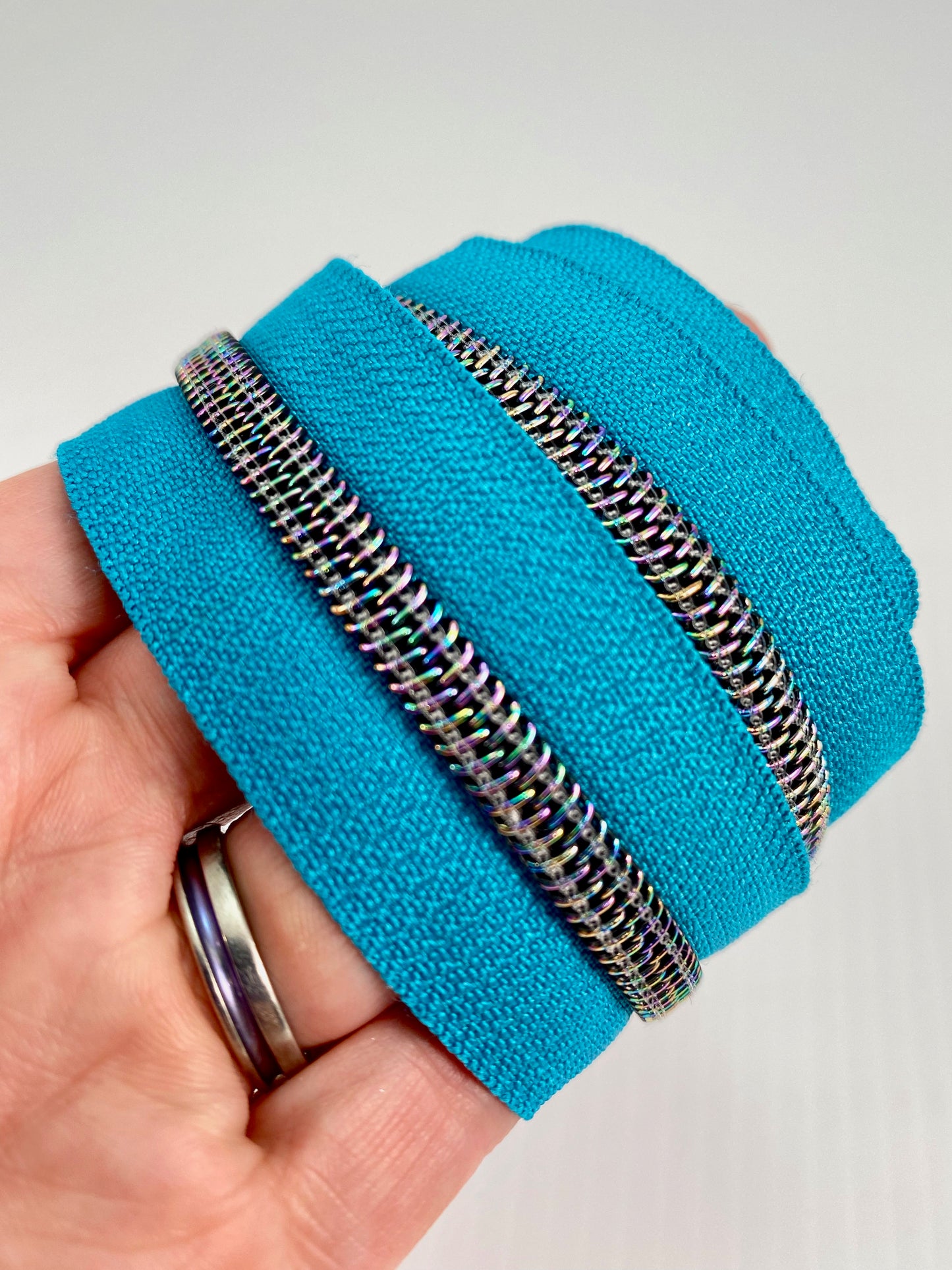 IRIDESCENT RAINBOW COIL - TURQUOISE - #5 Metallic Nylon Coil Zipper tape