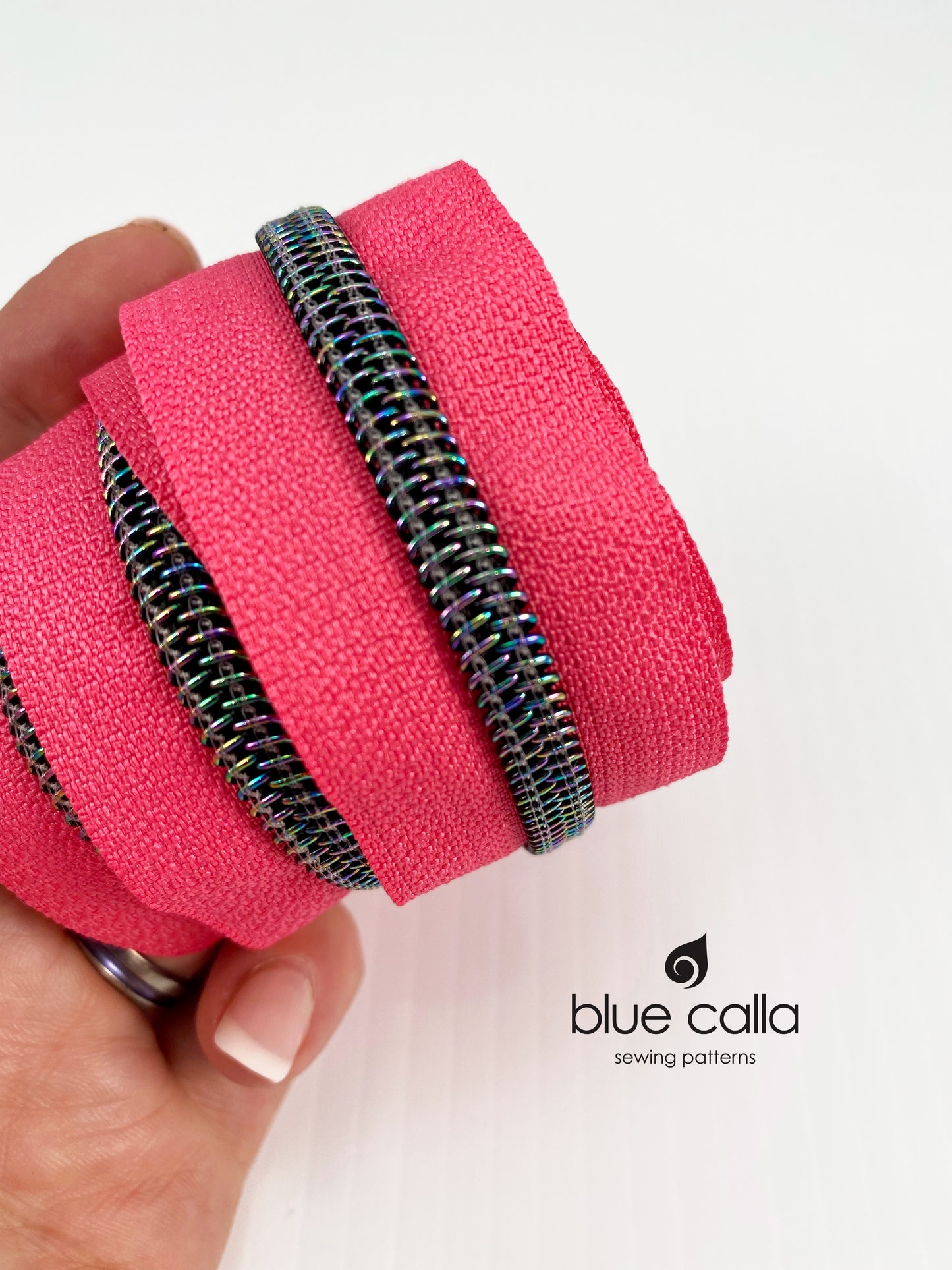 IRIDESCENT RAINBOW COIL - LIPSTICK - #5 Metallic Nylon Coil Zipper tape