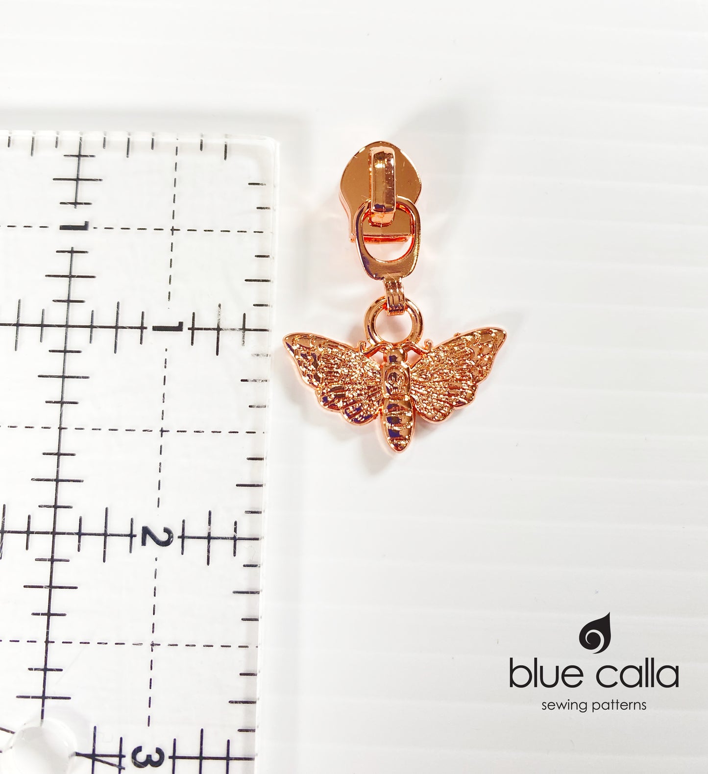 #5 coil zipper pull - Moth