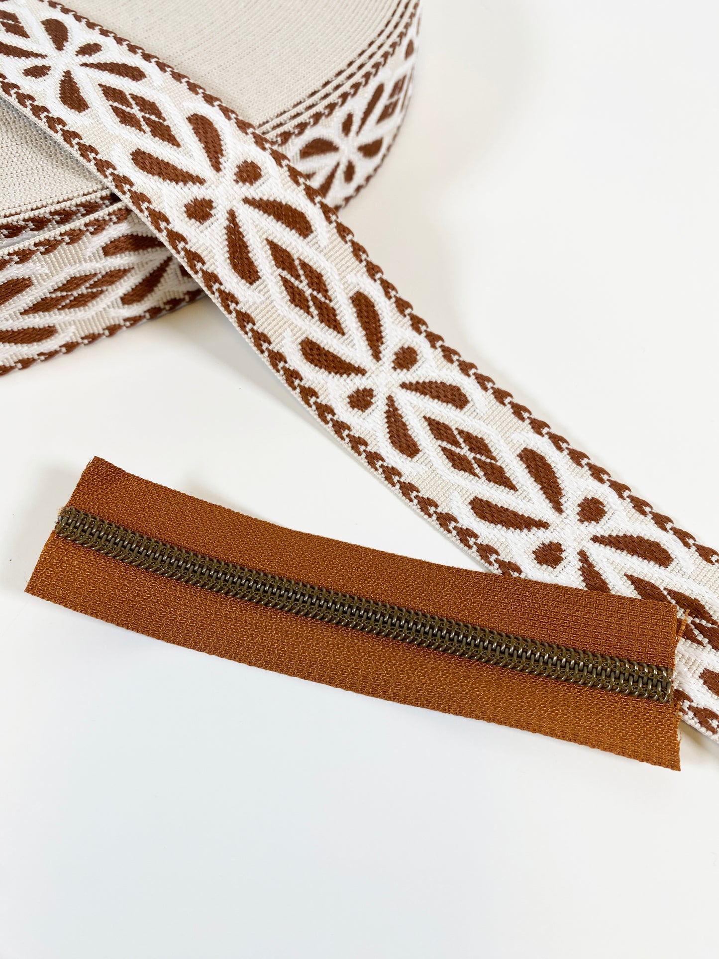Diamond Floral Jacquard Webbing - CINNAMON & IVORY - 1.5" wide