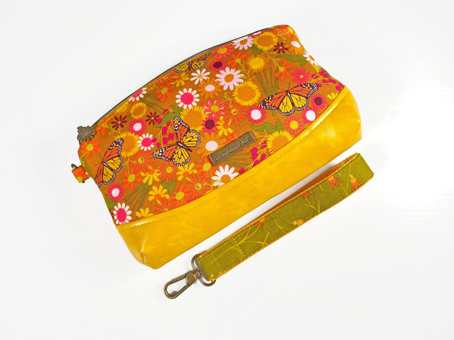 FREE The Clematis Wristlet with 2 versions (UDPATED VERSION!) - PDF Sewing Pattern