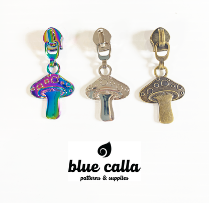 #5 coil zipper pull - Toadstool