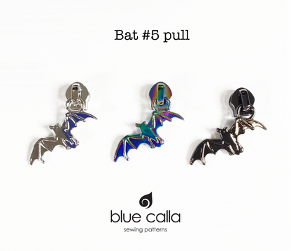 #5 coil zipper pull - Bat