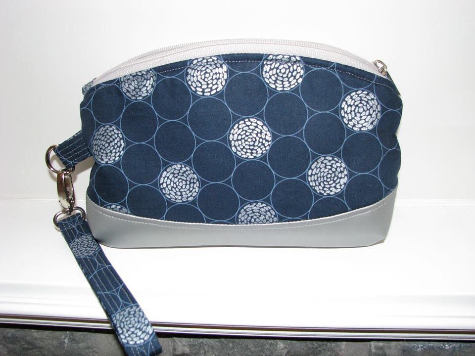 FREE The Clematis Wristlet with 2 versions (UDPATED VERSION!) - PDF Sewing Pattern