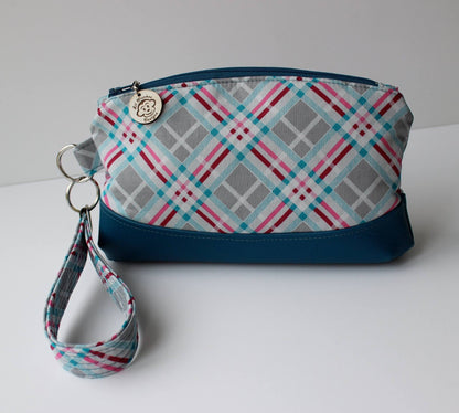 FREE The Clematis Wristlet with 2 versions (UDPATED VERSION!) - PDF Sewing Pattern