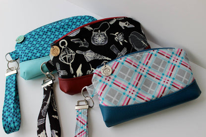 FREE The Clematis Wristlet with 2 versions (UDPATED VERSION!) - PDF Sewing Pattern