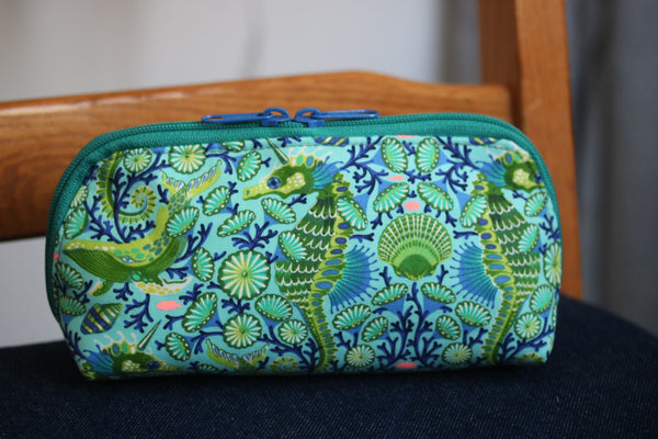 FREE The Crocus Oil Pouch in 2 sizes - PDF sewing pattern