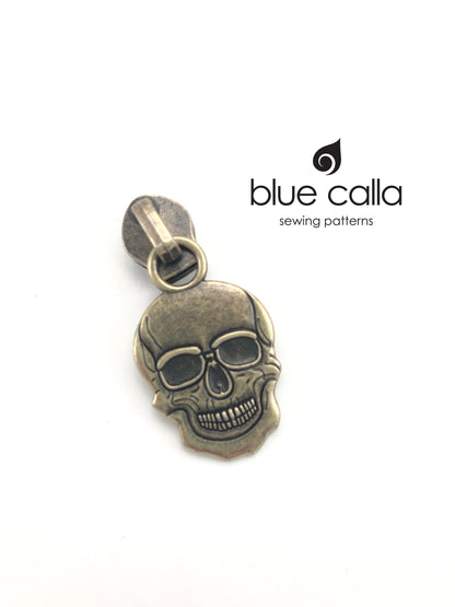 #5 coil zipper pull - Skull