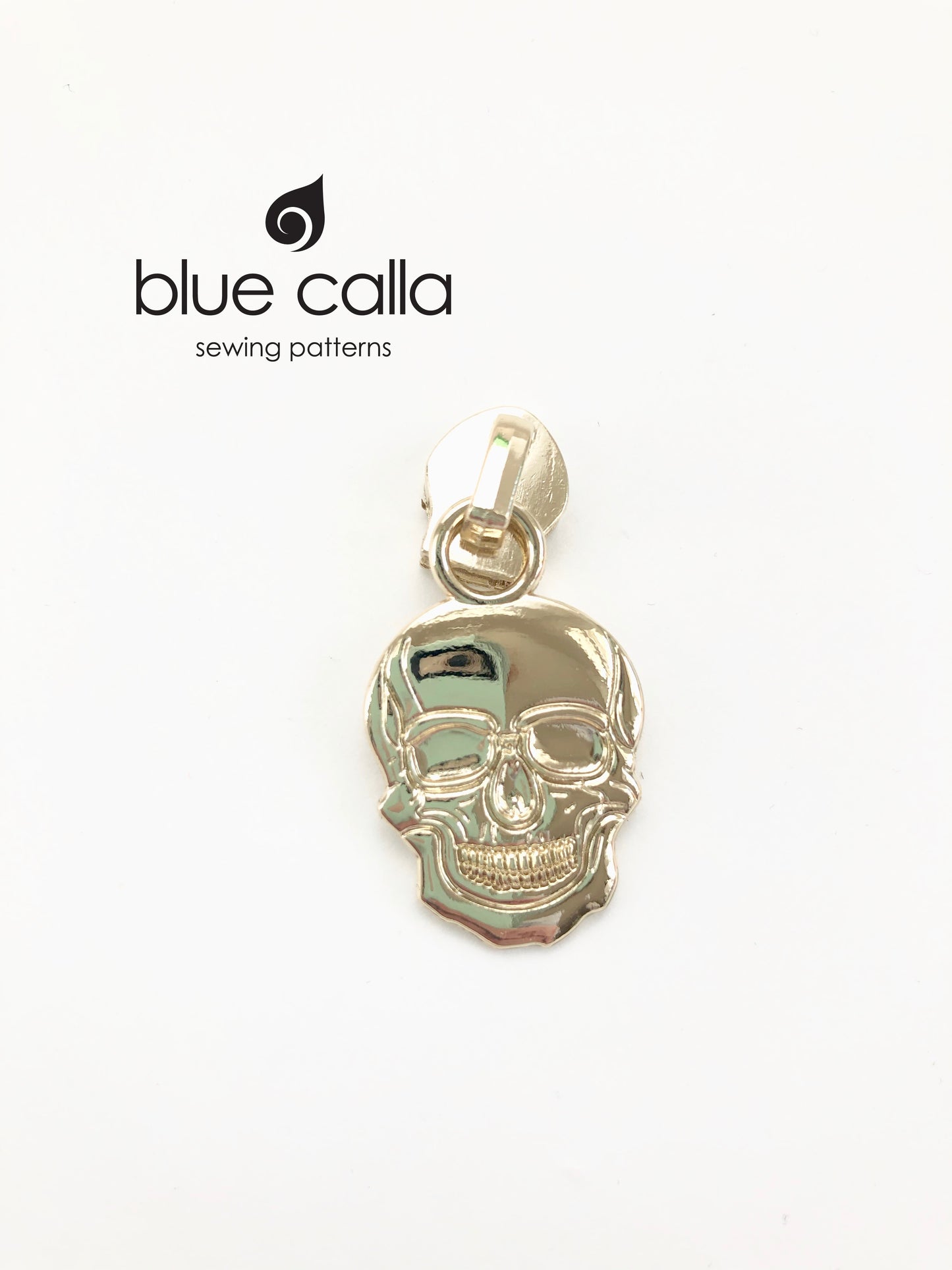 #5 coil zipper pull - Skull