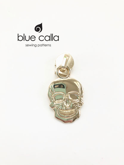 #5 coil zipper pull - Skull