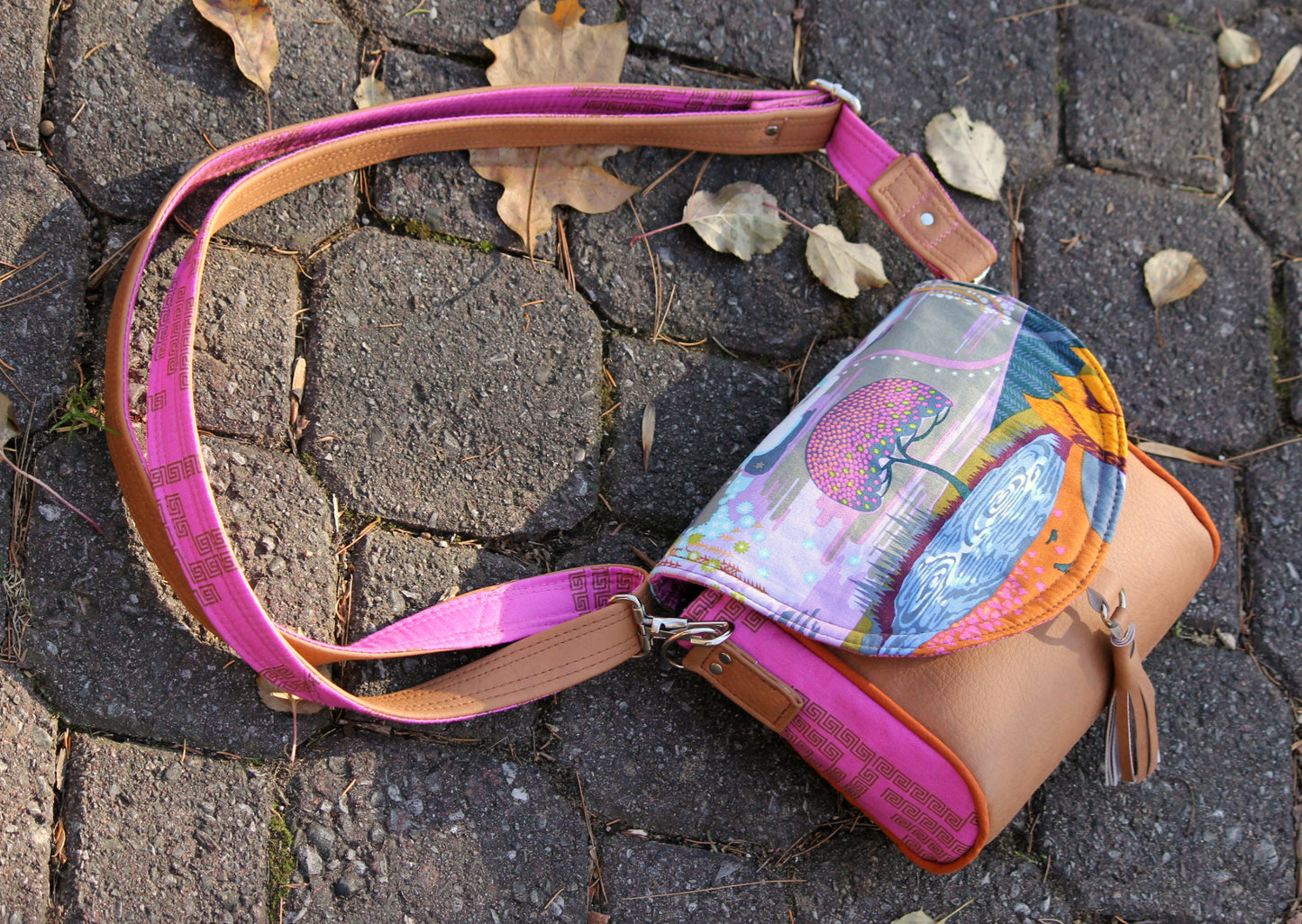 FREE The Sweet Pea Saddle Bag - PDF Sewing Pattern