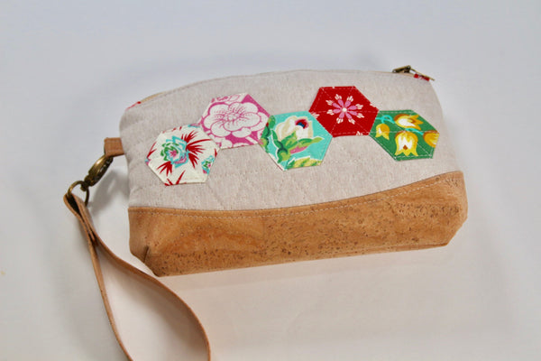 Clematis wristlet with appliqué hexies in True Kisses on linen