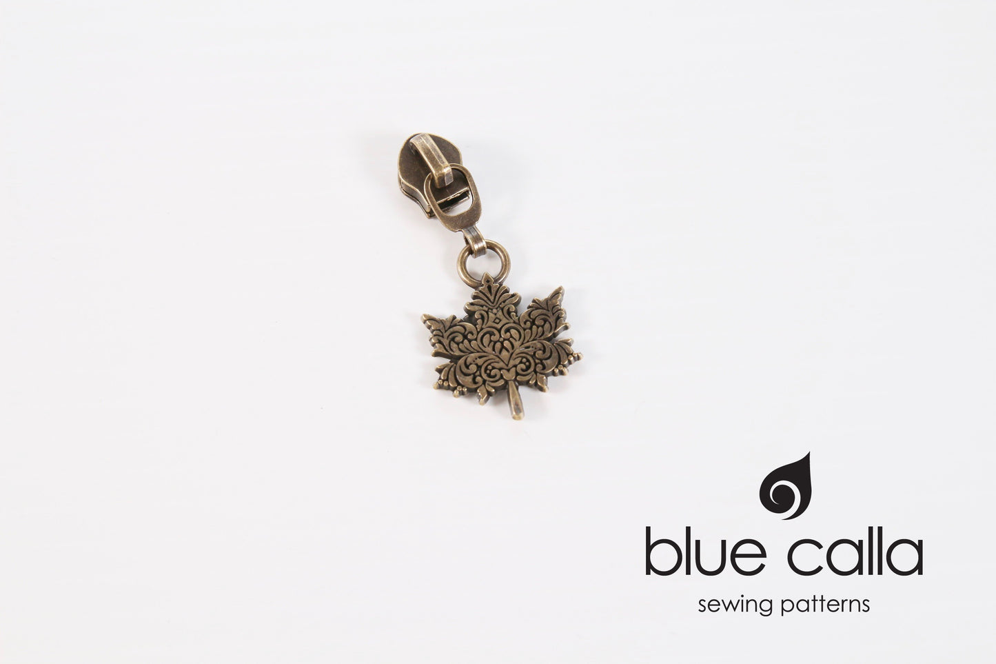 #5 coil zipper pull - Maple Leaf