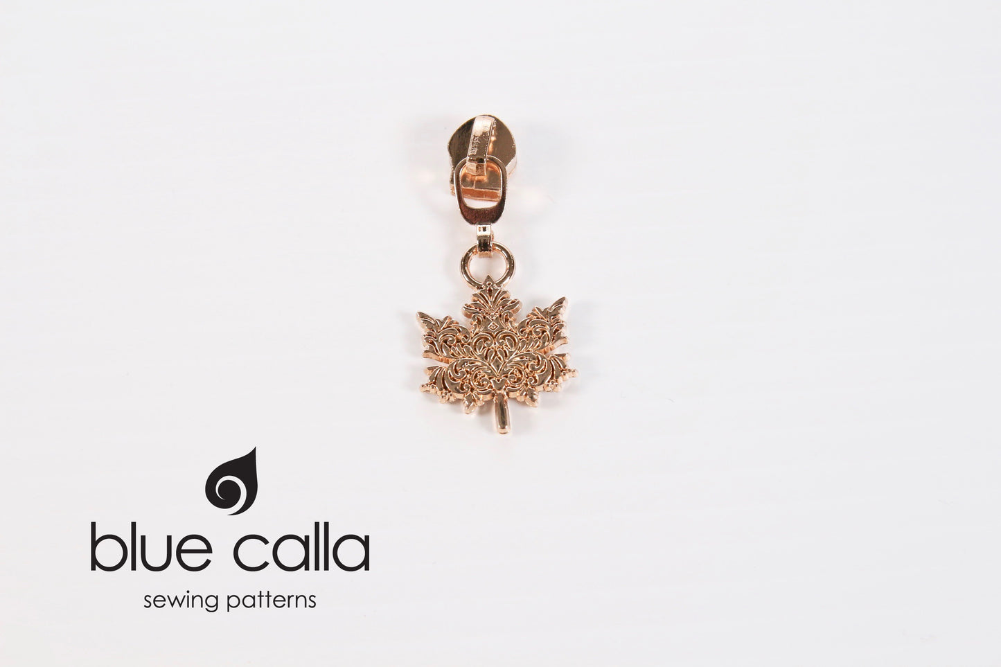 #5 coil zipper pull - Maple Leaf